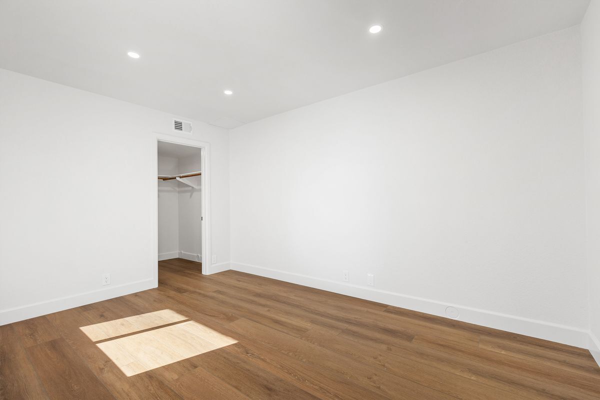 Building Photo - 24512 Alta Vista Dr