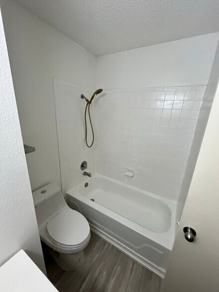 Building Photo - 1812 Gary's Park St