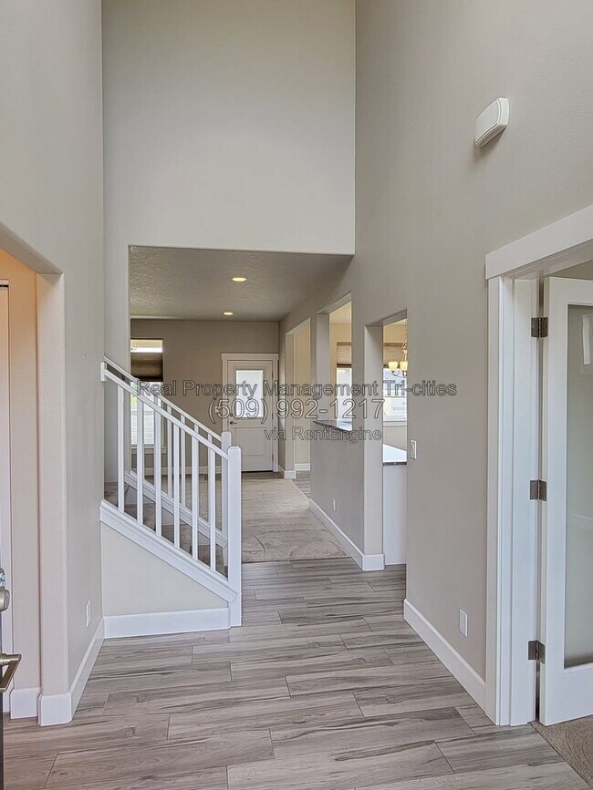 Building Photo - 1108 S Kansas Pl