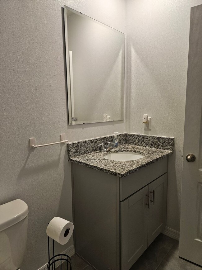 Building Photo - 3 bedroom 2.5 Bath home in Port Orange FL