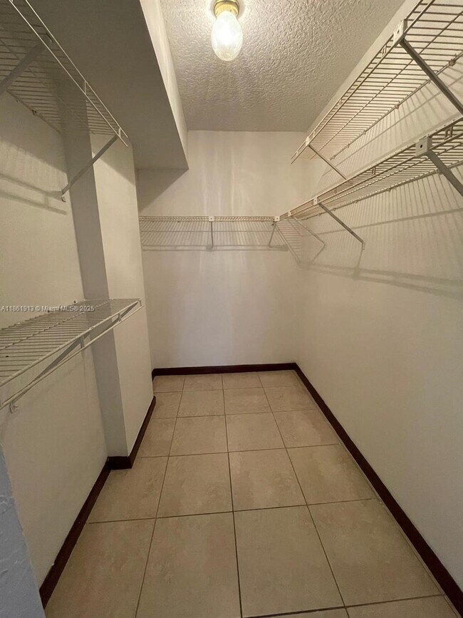 Building Photo - 6575 W Oakland Park Blvd