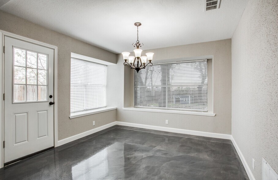 Building Photo - 6103 John Chapman