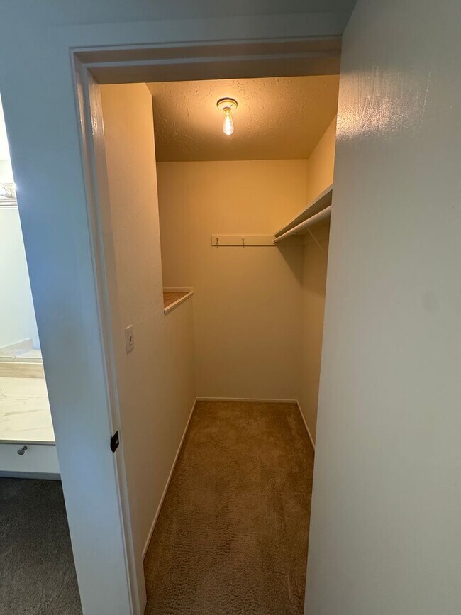 Building Photo - 2 Bedroom, 1 Bath in desirable neighborhood, Capitola