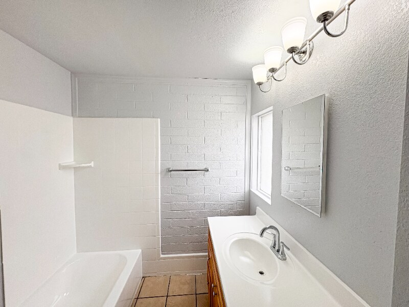 Building Photo - 6802 N 17th Ave