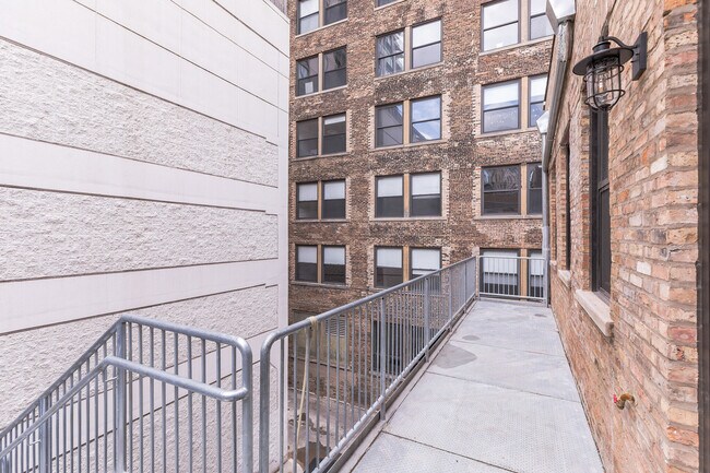 Building Photo - 209 W Ohio St