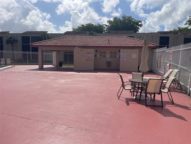 Building Photo - 3199 Foxcroft Rd