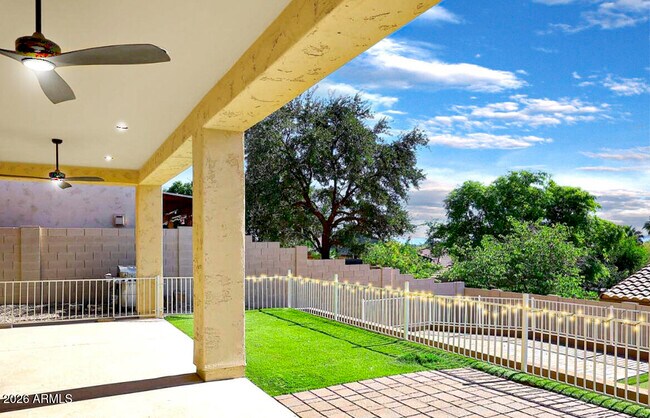 Building Photo - 2007 E Topeka Dr