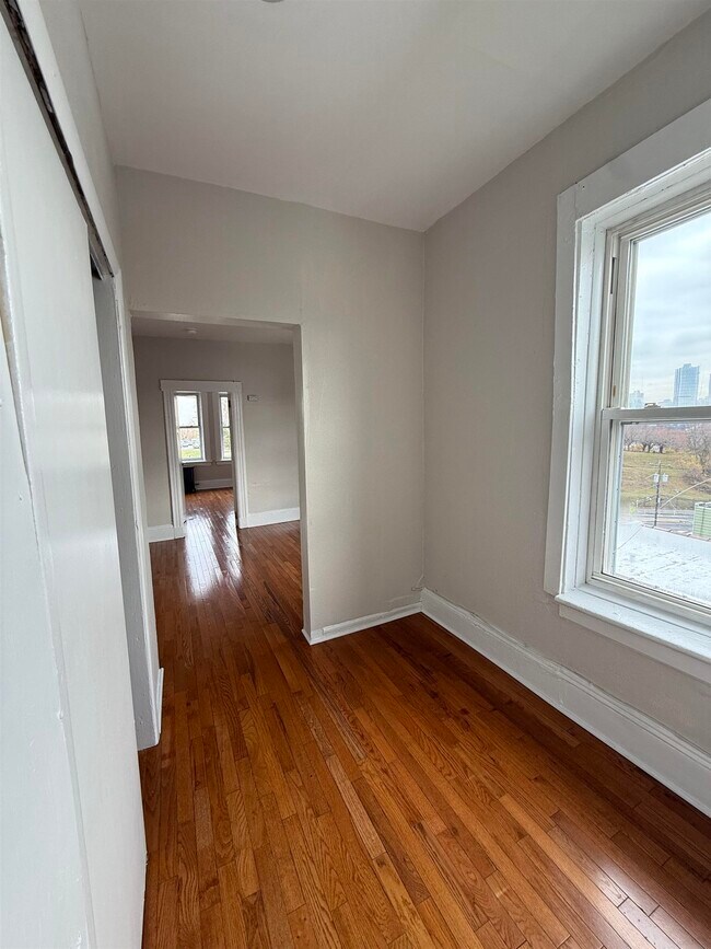 Building Photo - 467 Pavonia Ave