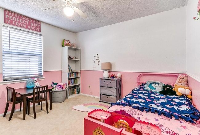 Building Photo - Charming 3-Bed, 2-Bath Home in Prime Broke...