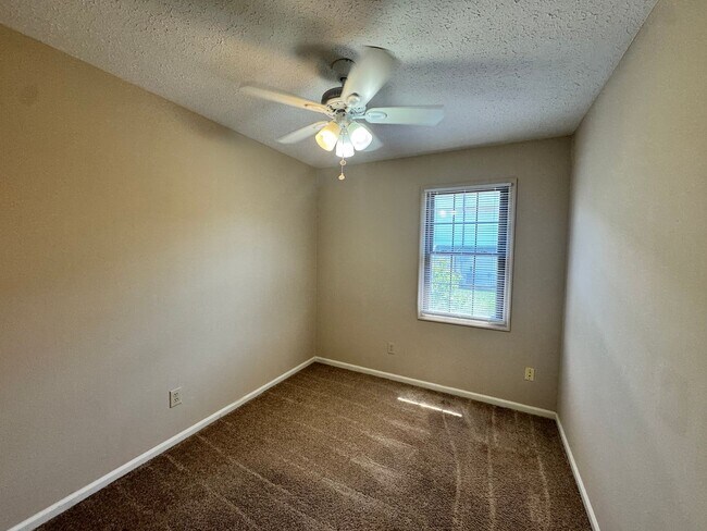 Building Photo - Great Location - Campbell County Townhome (176 Kitty Hawk Square)