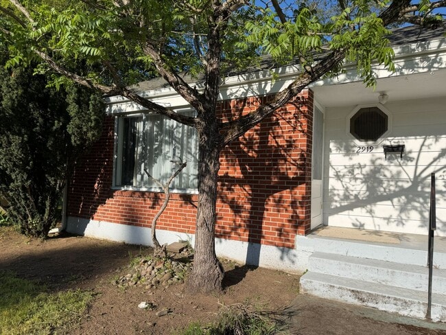 Building Photo - 2919 Lincoln St