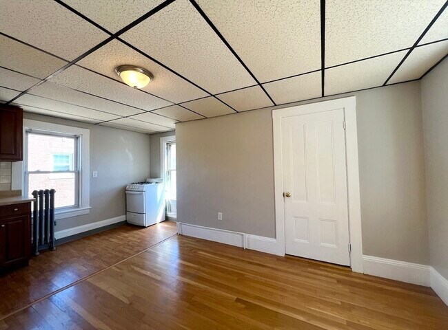 Building Photo - 17 Sanborn St