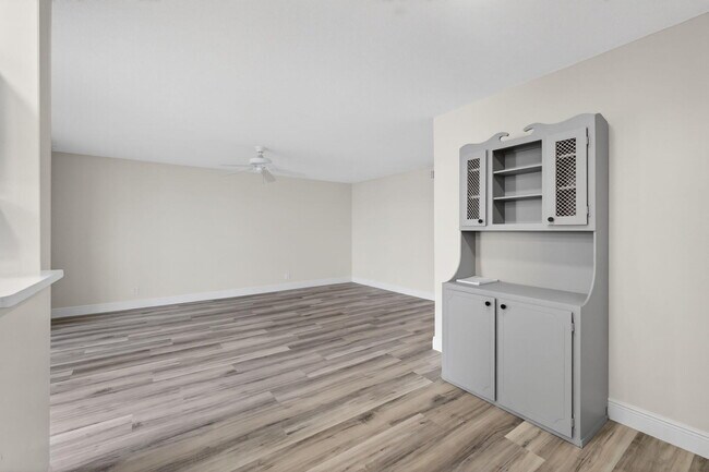 Building Photo - 100 Shore Ct