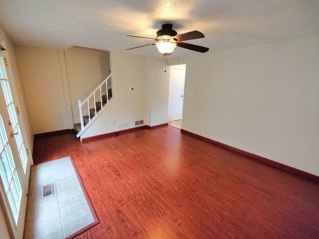 Building Photo - *Well-Maintained 3BD/1.5BA Townhouse Available in West Mifflin*