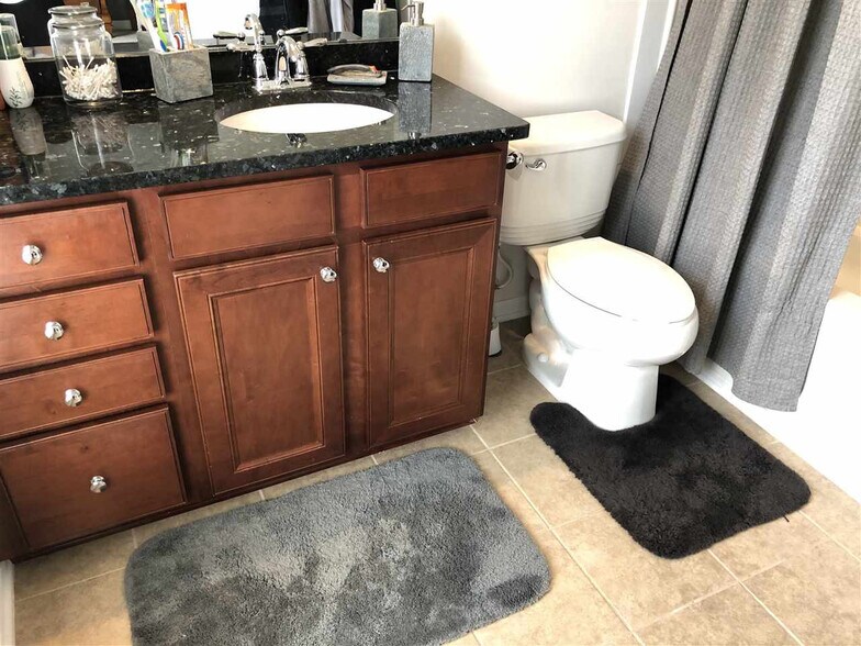 Building Photo - Room in Townhome on Macedonia Lake Dr