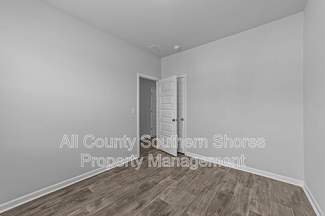 Building Photo - 136 Talladega Dr