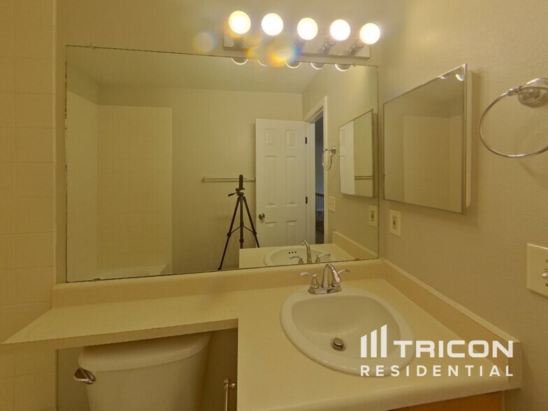 Building Photo - 6935 Fountain Ridge Cir