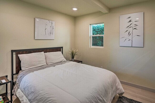 Building Photo - 2735 MacArthur Blvd