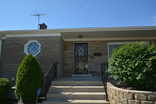 Building Photo - 819 N 17th Ave