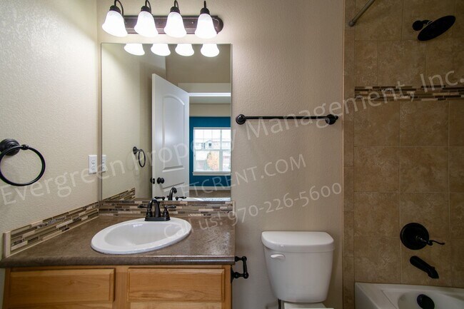 Building Photo - 5020 Cinquefoil Ln