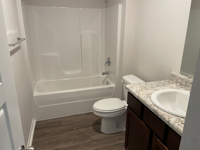 Building Photo - Now Pre-Leasing — Charming 3 Bed, 2 Bath Home in Siloam Springs!