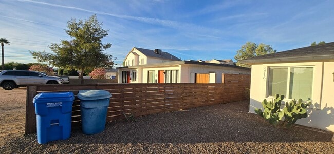 Building Photo - Newly Remodeled 2 Bedroom 1 Bath Condo