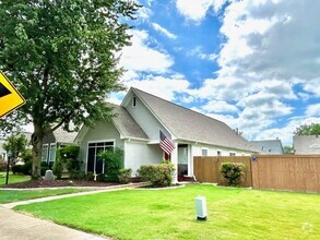 Building Photo - Rare opportunity to Lease a House on Mud I...