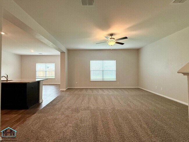 Building Photo - Spacious 2-Storey 4-Bedroom 2.5-Bath Home in Savannah Place, Conveniently Located Near 1604 & Hig...