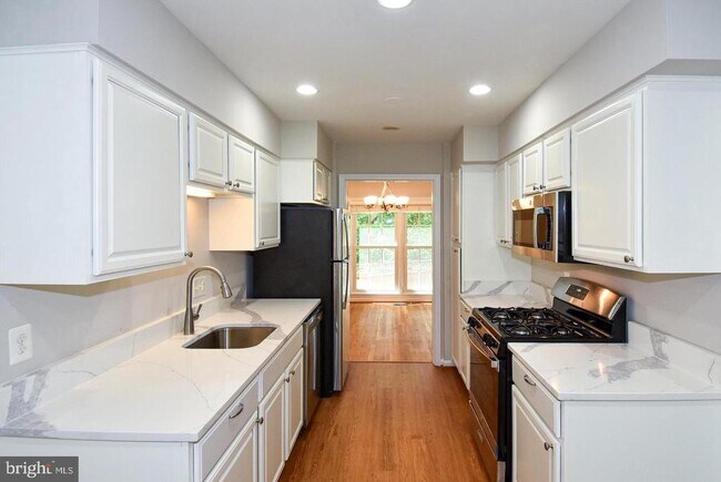 Building Photo - 9758 Cardinal Rd