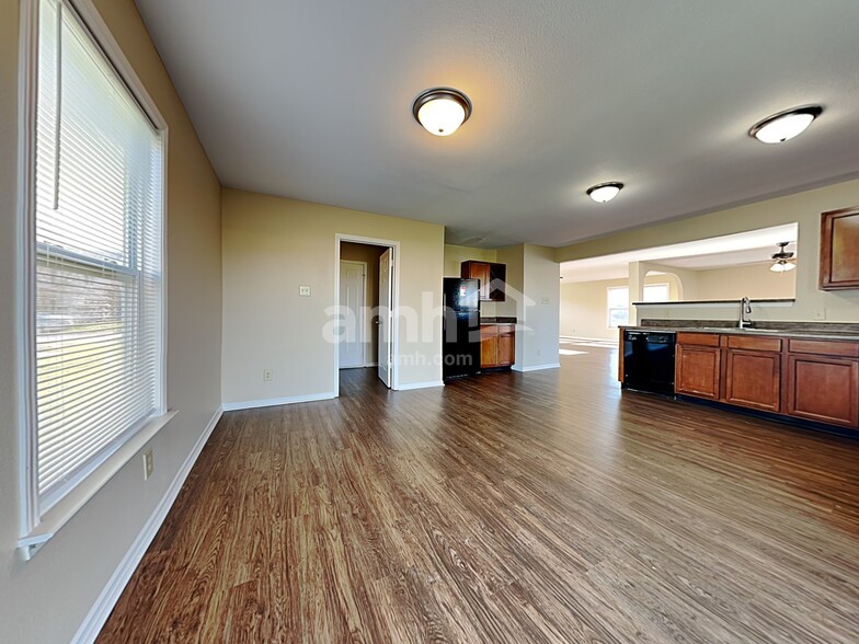 Building Photo - 8243 Retreat Ln