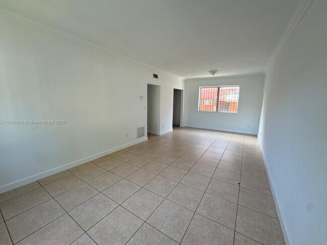 Building Photo - 120 SW 18th Ct