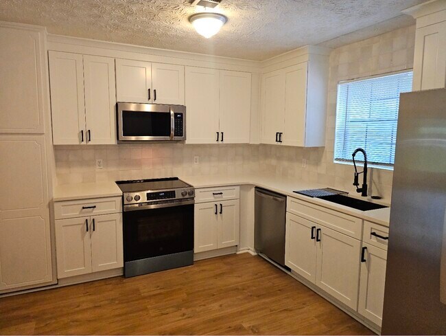 Building Photo - 490 S Jeff Davis Dr