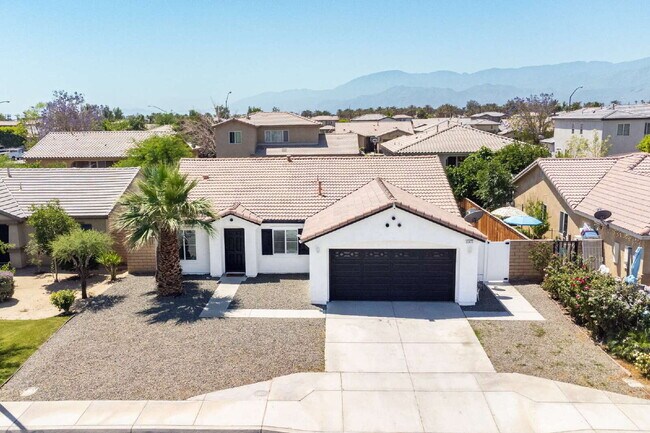 Building Photo - Coachella 4 Bedrooms Stunner