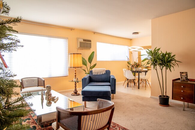 Building Photo - 960 Larrabee St