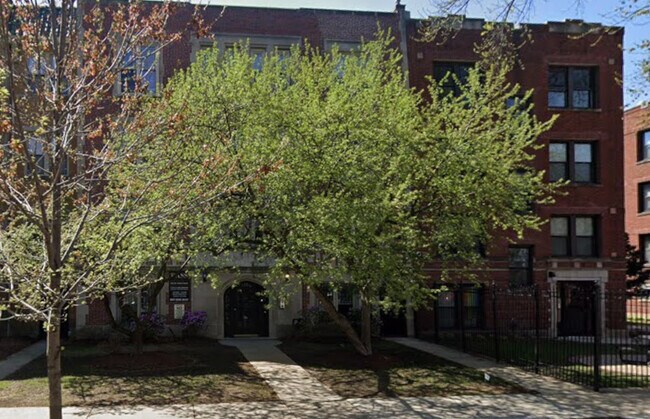 Primary Photo - 1369 W Greenleaf Ave