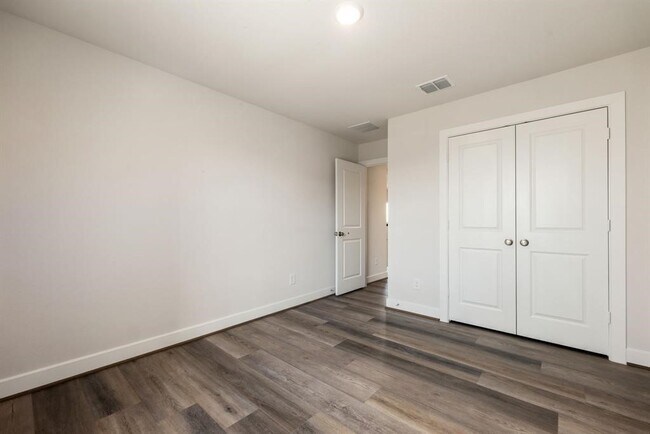 Building Photo - 20914 Kadefield Dr