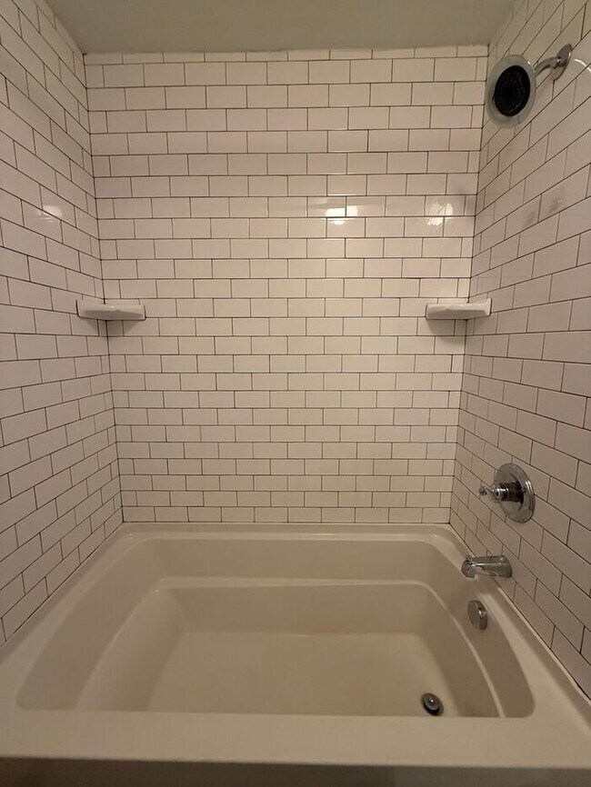 Building Photo - Renovated 1 Bedroom in South Nashville