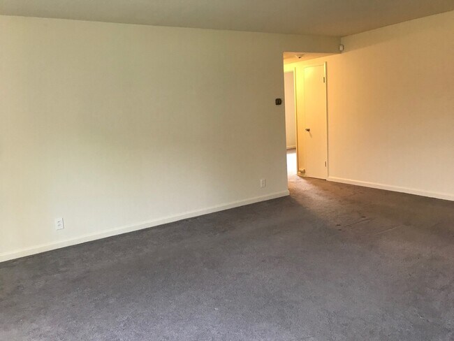 Building Photo - NEWHALL 2724-26
