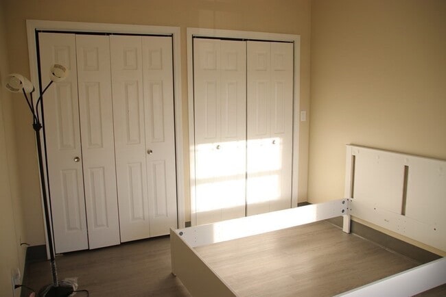 Building Photo - 21 Linden St