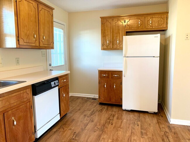 Building Photo - 811 Flyer Ct