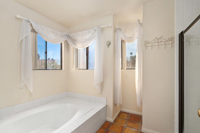 Building Photo - 73322 Shadow Mountain Dr