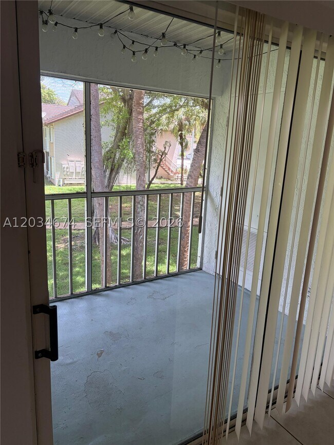 Building Photo - 13935 SW 93rd Ln