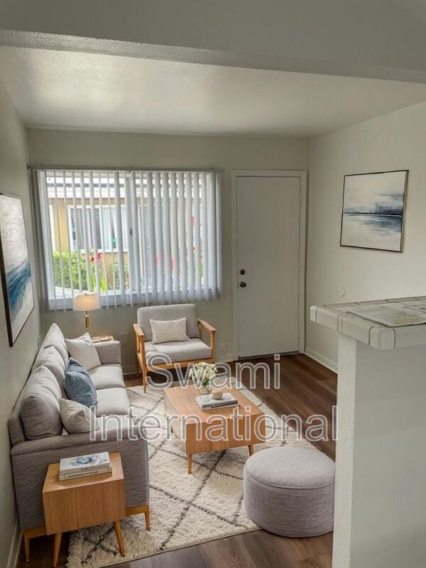 Building Photo - 4542 W Imperial Hwy