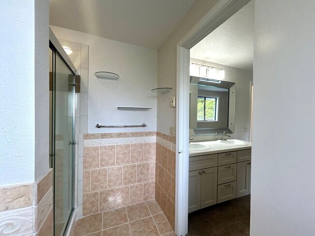 Building Photo - Large 4 Bed, 2.5 Bath House! Landscaping Included!