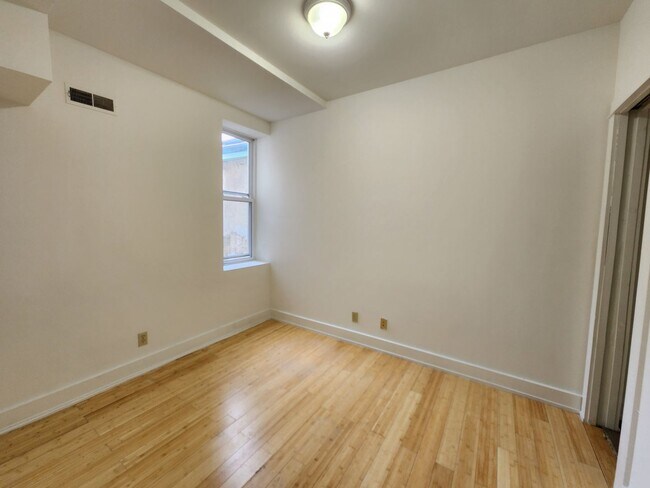 Building Photo - Beautiful 3 bedroom in brewerytown