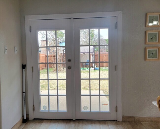 Building Photo - 5526 Excalibur Dr