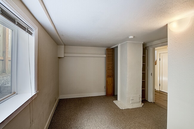 Building Photo - 5624 Brooklyn Ave NE