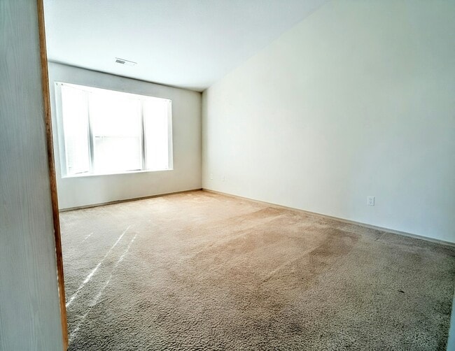 Building Photo - 16901 SE 6th St