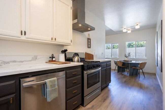 Building Photo - Ultra Unique Chico Tree House in The Avenues