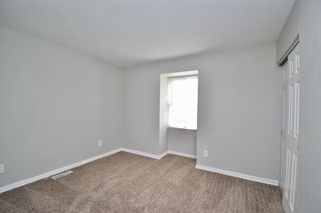 Building Photo - 9571 Beech Dr